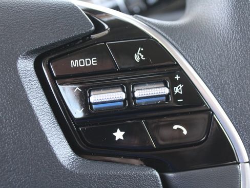 Used 2025 Kia Niro LX image 30