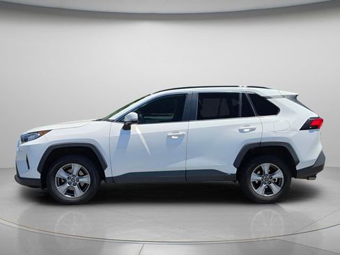 Used 2021 Toyota RAV4 XLE FWD image 3