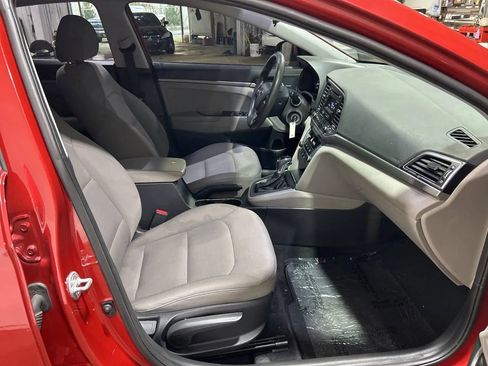 Used 2018 Hyundai Elantra SE image 11