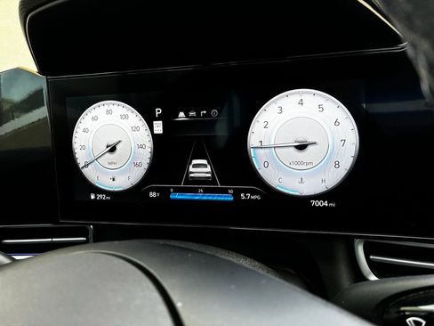 Used 2025 Hyundai Elantra Limited FWD image 18