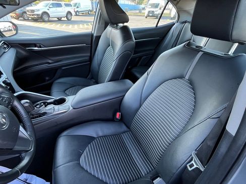 Used 2024 Toyota Camry SE image 18