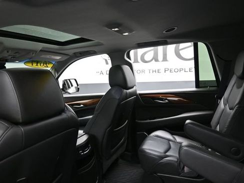 Used 2017 Cadillac Escalade Luxury AWD/4WD image 27