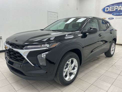 New 2026 Chevrolet Trax LS w/ LS Convenience Package FWD image 16