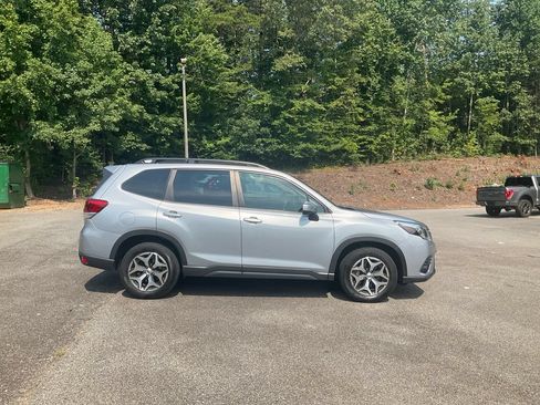 Used 2023 Subaru Forester Premium AWD/4WD image 4