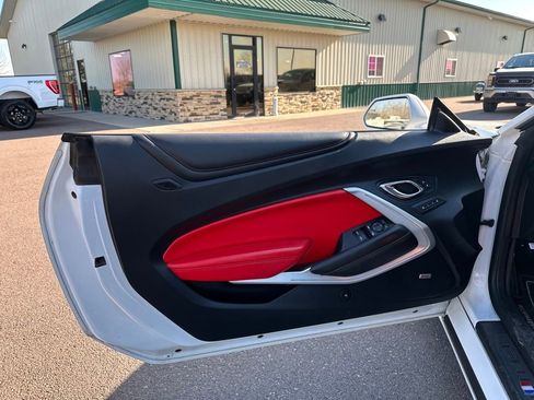 Used 2016 Chevrolet Camaro SS image 11