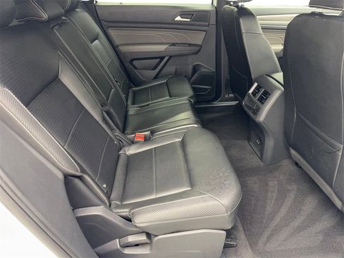 Used 2022 Volkswagen Atlas Cross Sport SE w/ Panoramic Sunroof Package image 37