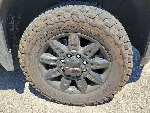 Used 2026 GMC Sierra 2500 AT4 w/ AT4 Premium Plus Package AWD/4WD image 5