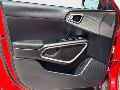 Used 2021 Kia Soul LX FWD image 19