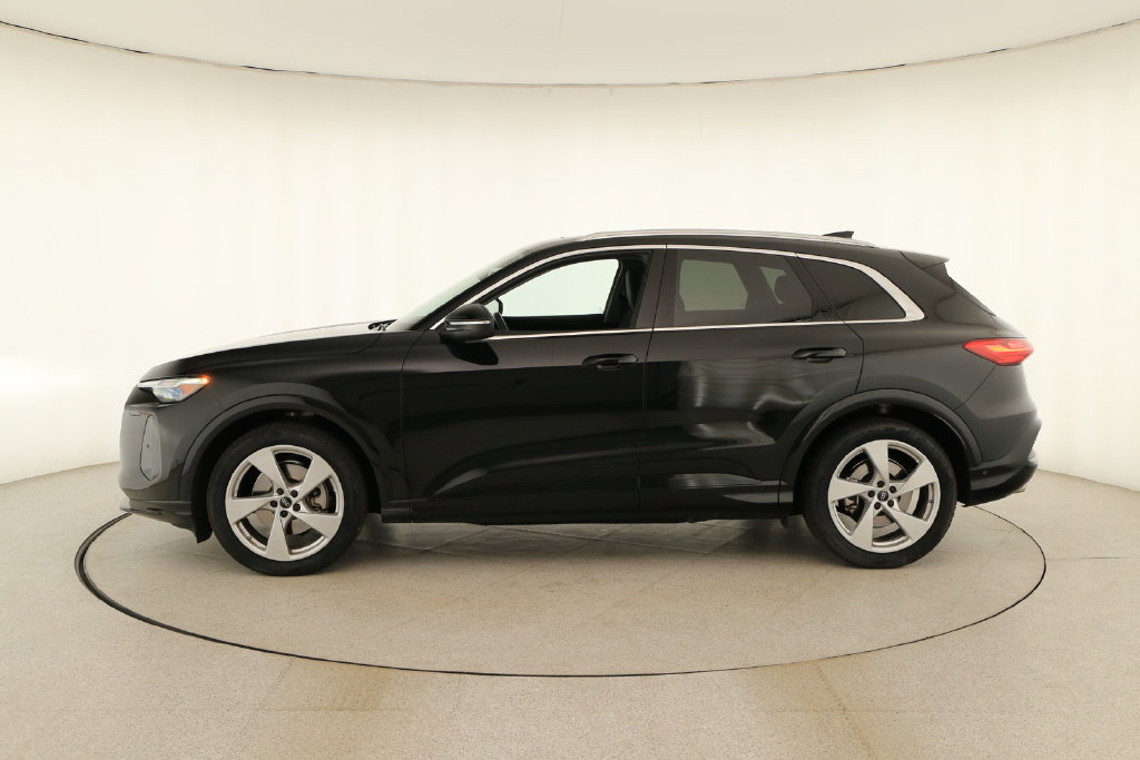 Certified 2025 Audi Q5 Prestige AWD/4WD image 2