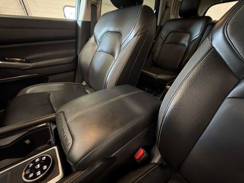 Used 2024 Nissan Pathfinder SL w/ SL Premium Package AWD/4WD image 23