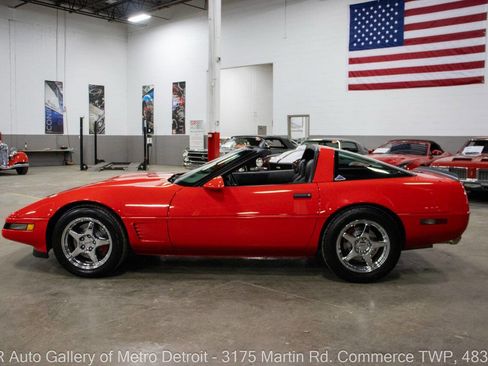 Used 1995 Chevrolet Corvette Base 2dr Hatchback image 4