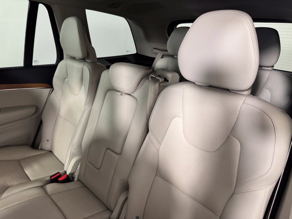 Used 2022 Volvo XC90 T6 Momentum w/ Advanced Package AWD/4WD image 14