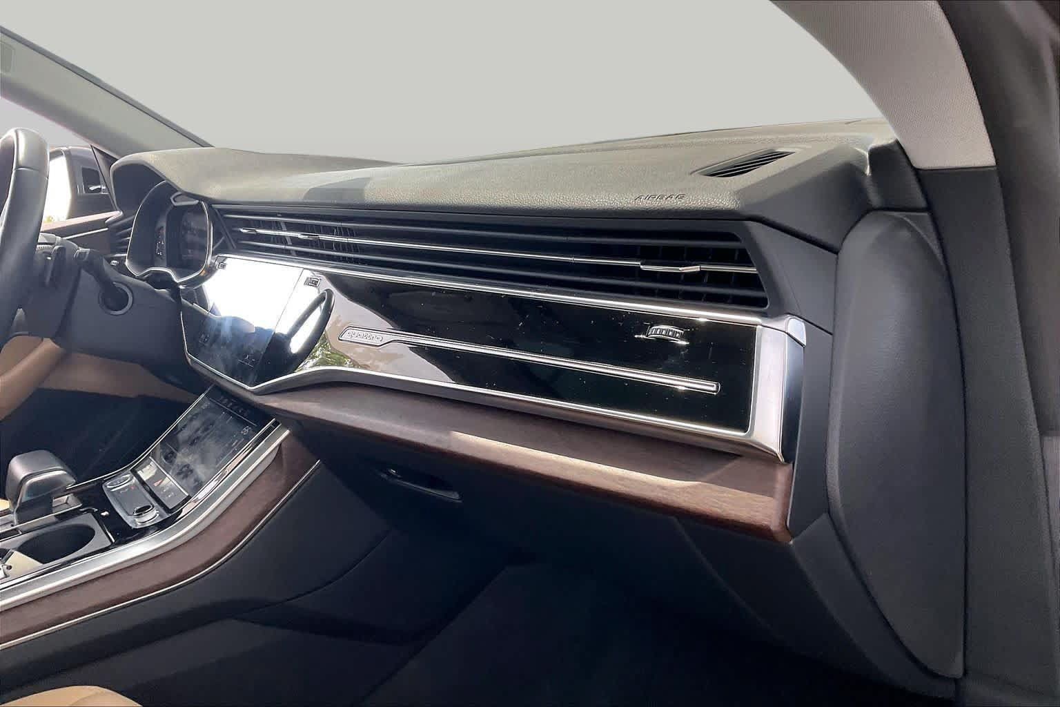 Used 2019 Audi Q8 Premium Plus w/ Premium Plus AWD/4WD image 18