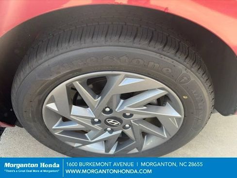 Used 2024 Hyundai Elantra SEL FWD image 12