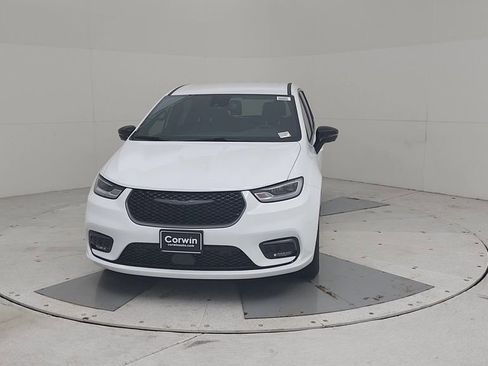 New 2026 Chrysler Pacifica Select image 5