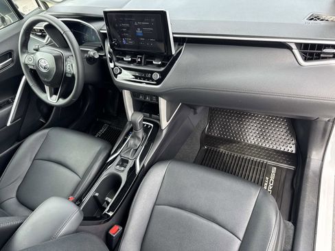Used 2025 Toyota Corolla Cross XLE image 29