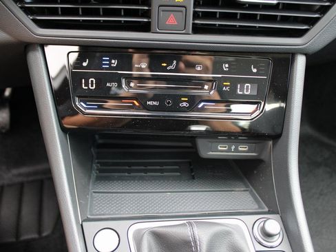 Used 2025 Volkswagen Jetta SEL FWD image 17