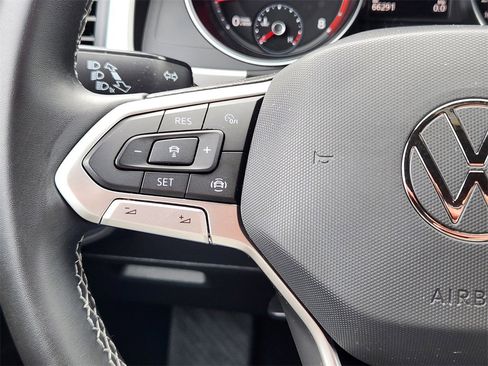 Used 2021 Volkswagen Atlas Cross Sport SE image 19