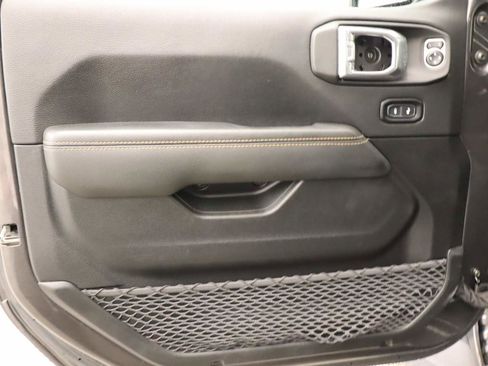 Used 2021 Jeep Gladiator Overland image 18