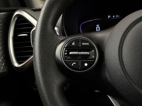 Used 2025 Kia Soul LX w/ LX Technology Package FWD image 30