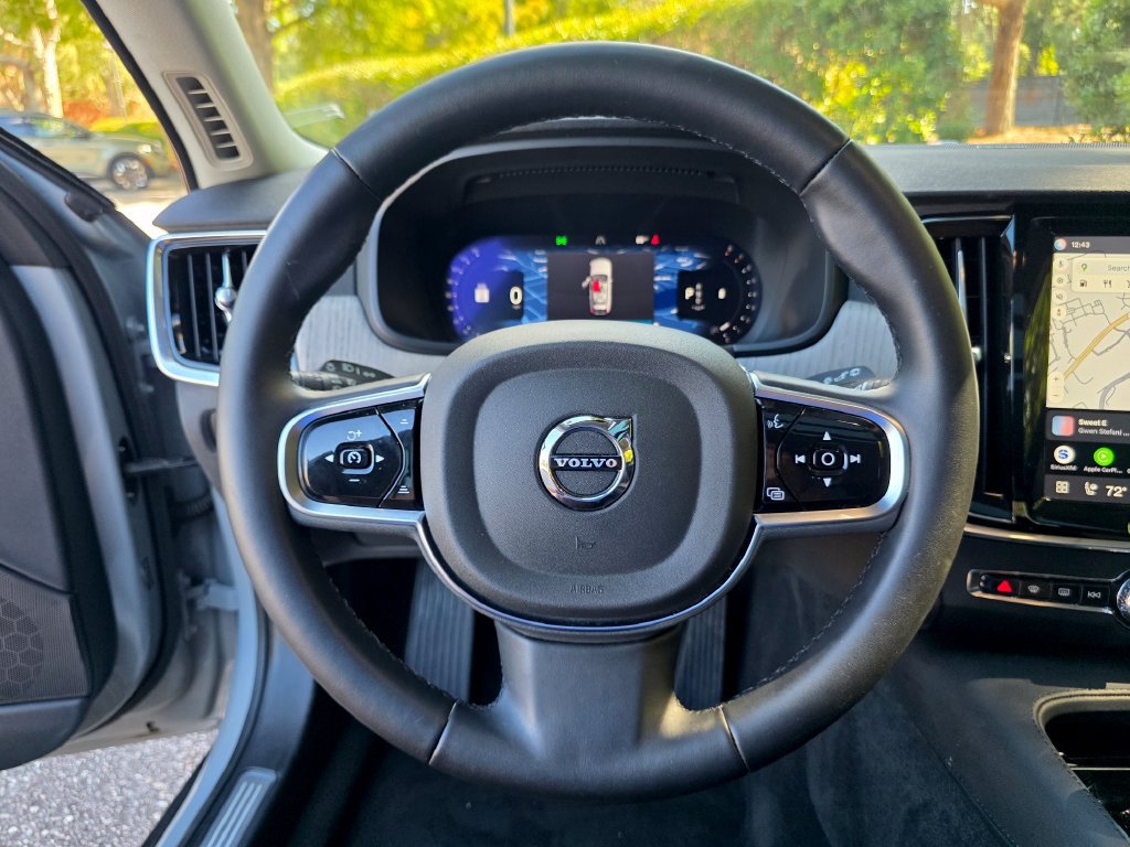 Used 2025 Volvo V90 B6 Cross Country Plus AWD/4WD image 22