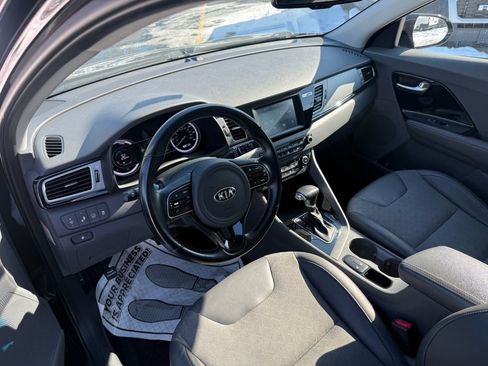Used 2018 Kia Niro EX image 10