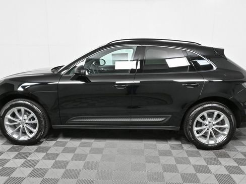 Certified 2025 Porsche Macan AWD image 2