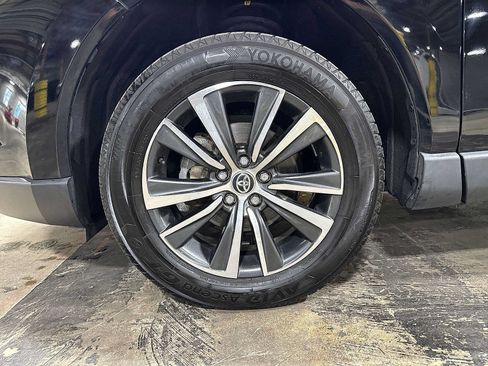 Used 2021 Toyota Venza LE AWD/4WD image 10