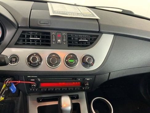 Used 2009 BMW Z4 sDrive30i image 17