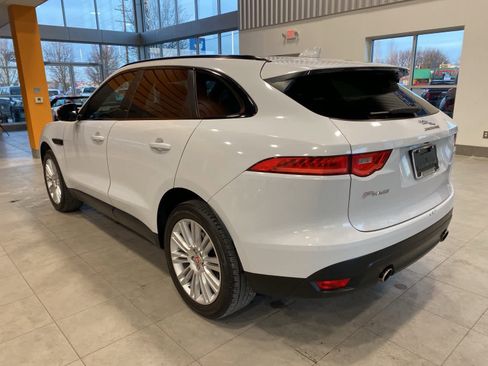 Used 2017 Jaguar F-PACE Premium image 3
