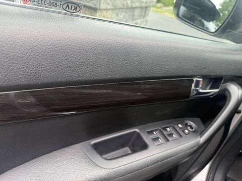 Used 2011 Kia Sorento LX AWD/4WD image 10