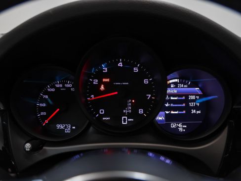 Certified 2017 Porsche Macan AWD/4WD image 27
