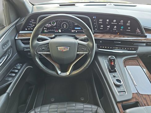 Used 2021 Cadillac Escalade Premium Luxury Platinum AWD/4WD image 17