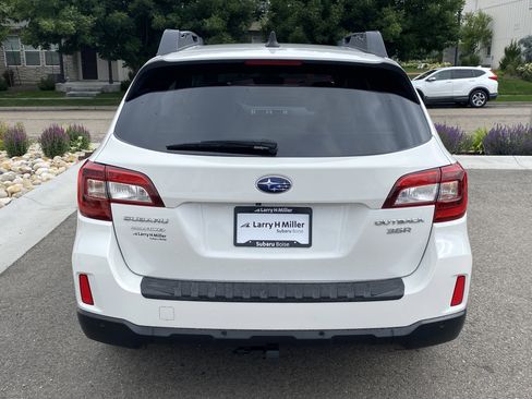 Used 2017 Subaru Outback 3.6R Limited AWD/4WD image 5