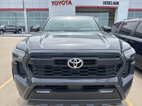 Used 2025 Toyota Tacoma TRD Off-Road w/ TRD Off Road Upgrade Package AWD/4WD image 14