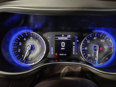 Used 2021 Chrysler Voyager Lxi FWD image 23