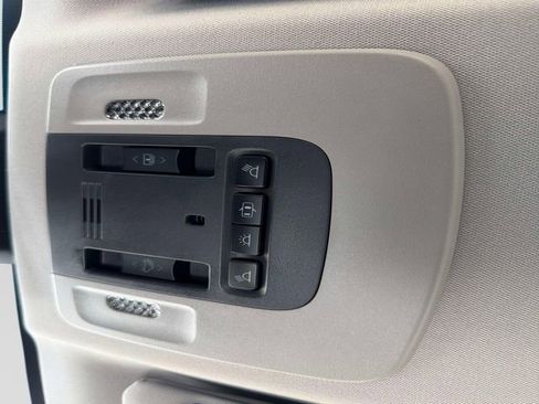 Used 2018 Toyota Camry XLE image 25