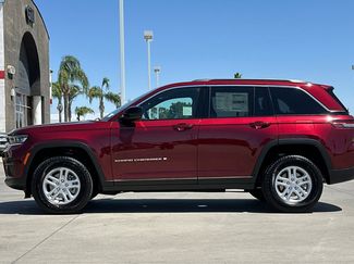 New 2025 Jeep Grand Cherokee Laredo w/ Luxury Tech Group I RWD video 3