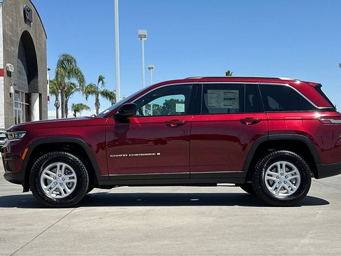 New 2025 Jeep Grand Cherokee Laredo w/ Luxury Tech Group I RWD image 3