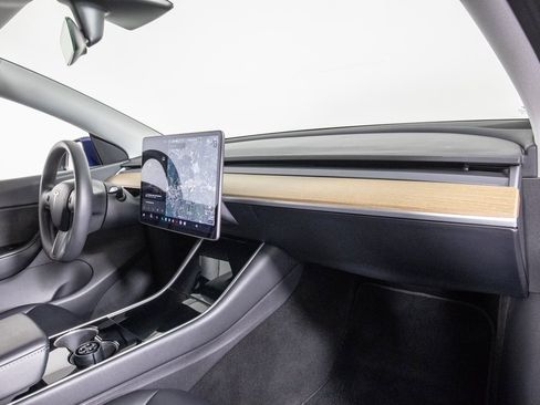 Used 2020 Tesla Model Y Long Range image 18