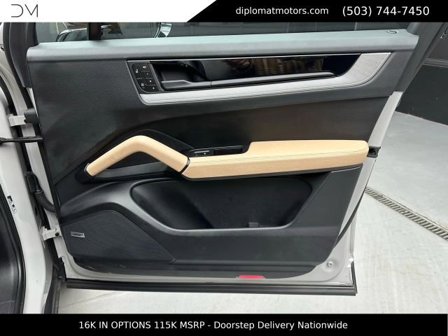 Used 2025 Porsche Cayenne E-Hybrid AWD/4WD image 26