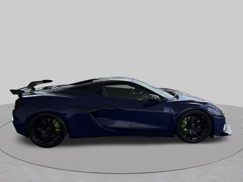 Used 2025 Chevrolet Corvette Z06 w/ Stealth Interior Trim Package RWD image 7
