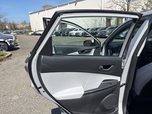 Used 2022 Hyundai Kona SE image 36