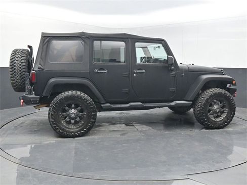 Used 2012 Jeep Wrangler Unlimited Sahara image 6