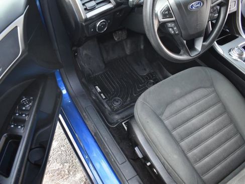 Used 2017 Ford Fusion SE w/ Fusion SE Technology Package image 23