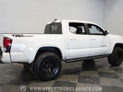 Used 2018 Toyota Tacoma TRD Sport w/ Technology Package RWD image 14