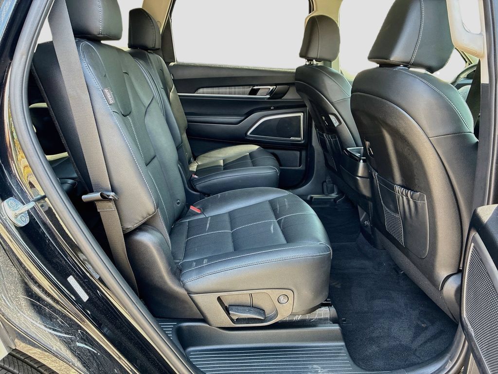 Used 2024 Kia Telluride EX w/ EX Captain's Chair Package AWD/4WD image 30