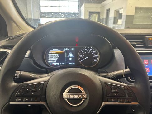 Used 2025 Nissan Versa SV image 27