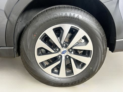 Used 2024 Subaru Outback Premium AWD/4WD image 11