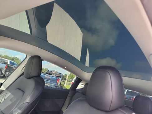 Used 2021 Tesla Model Y Long Range AWD/4WD image 21